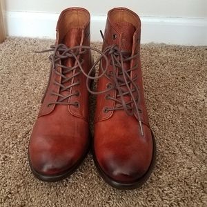 Brand new Frye Carson lace up boot